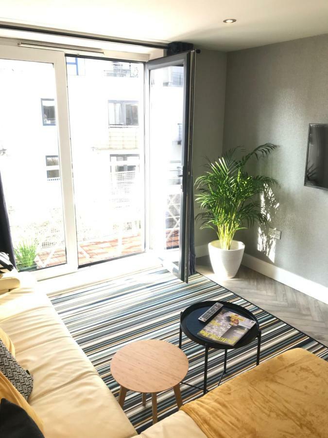 Oyo皇后区酒店 贝尔法斯特 外观 照片